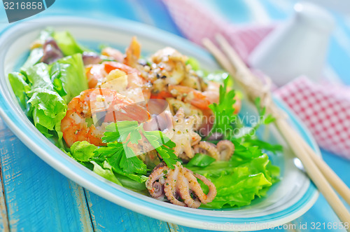 Image of salad with shrimps