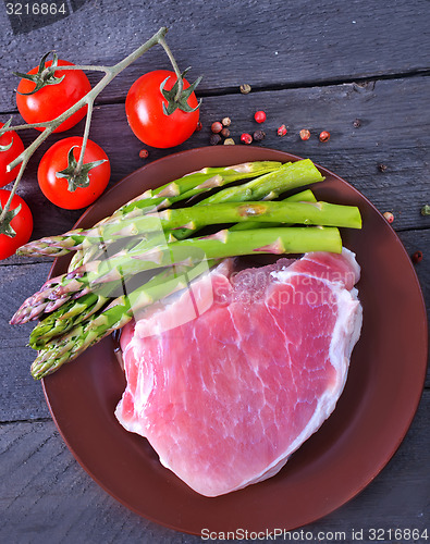 Image of raw meat and asparagus