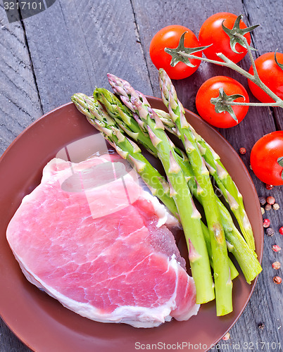 Image of raw meat and asparagus