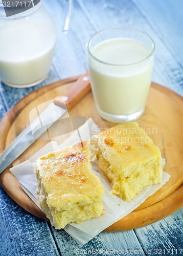 Image of fresh bread with milk