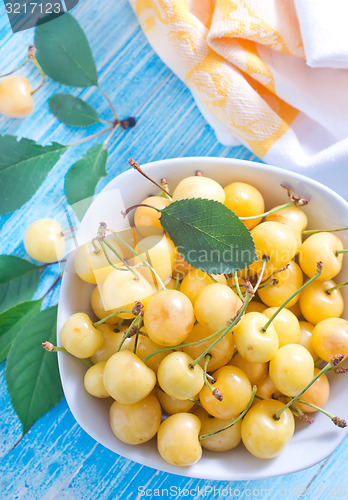 Image of yellow cherry