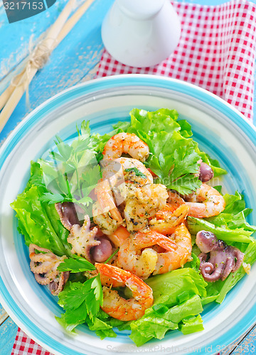 Image of salad with shrimps