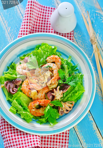 Image of salad with shrimps