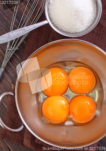 Image of yolks and sugar