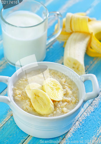 Image of oat flakes with banana