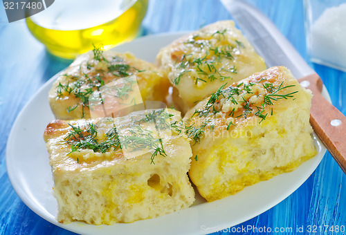 Image of fresh bread with garlic
