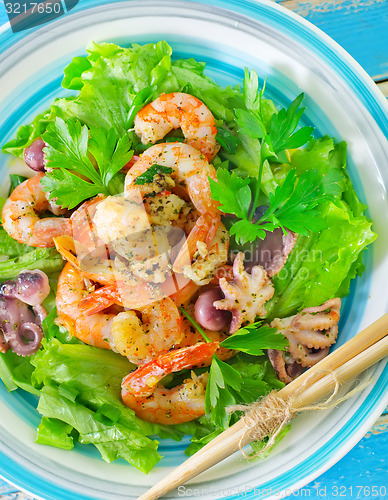 Image of salad with shrimps