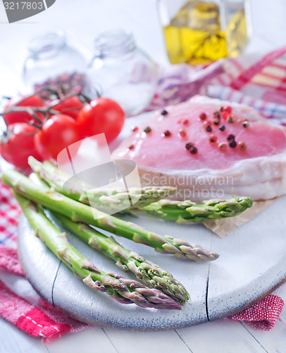 Image of raw meat and asparagus