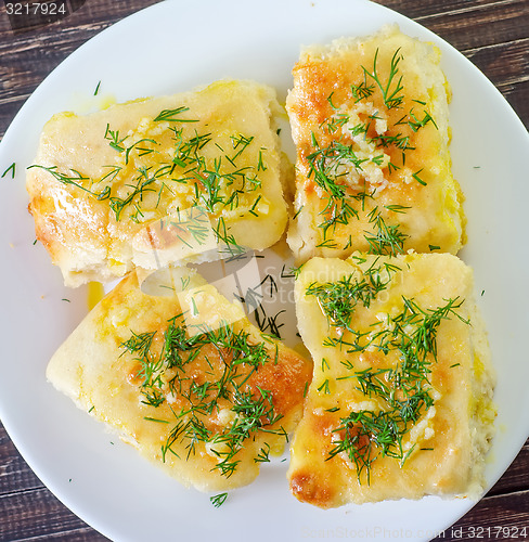 Image of fresh bread with garlic