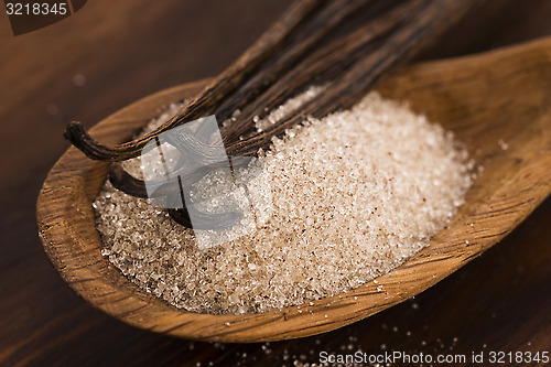 Image of vanilla sugar and vanilla beans