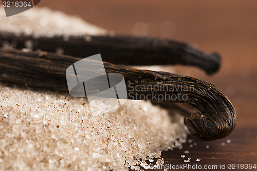 Image of vanilla sugar and vanilla beans