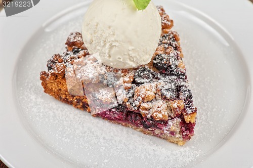 Image of Crumble pie with black currants 