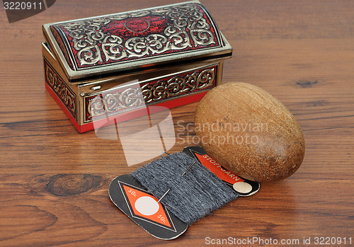 Image of Casket with darning utensils