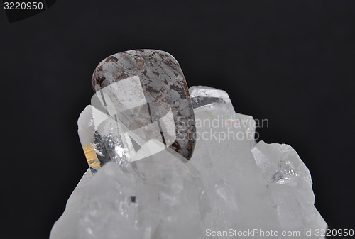Image of Cipolin on rock crystal