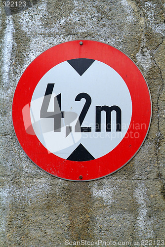 Image of traffic sign altitude limitation