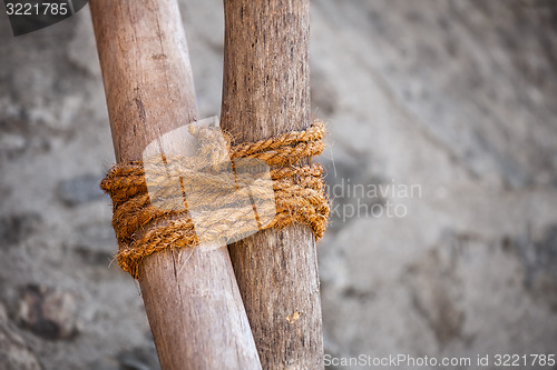 Image of Traditional Round Lashing for Assembly of Simple Structures