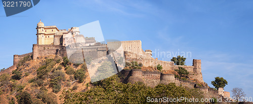 Image of Domed tower and fortified wall of Kumbhalgarh Fortress near Udai