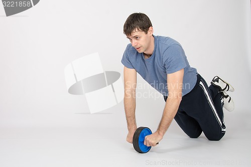 Image of Athletes preparing juice with wheels