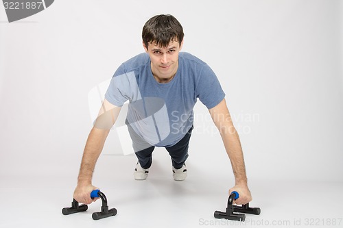 Image of Athlete the highest point at push-ups on legs