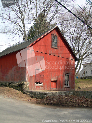 Image of old red barn