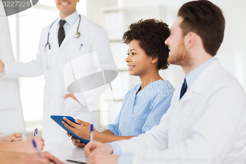 Image of group of doctors on presentation at hospital