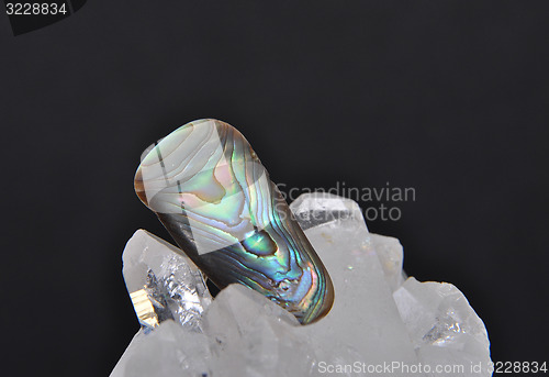 Image of Nacre on rock crystal