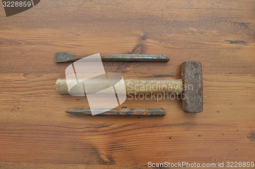 Image of Hammer and chisel