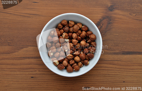 Image of Bowl with hazelnuts