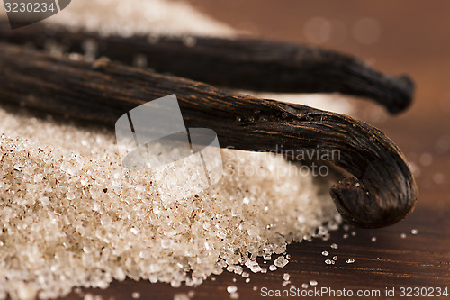 Image of vanilla sugar and vanilla beans