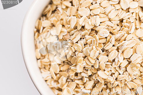 Image of Oat flakes in bowl