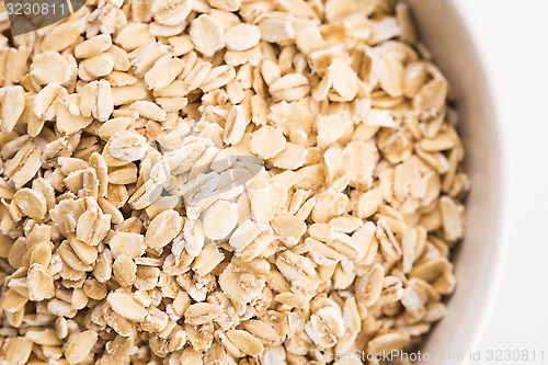 Image of Oat flakes in bowl