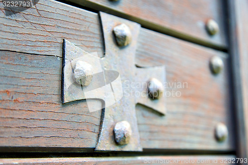 Image of  cross lombardy   arsago seprio abstract  blur   closed wood ita