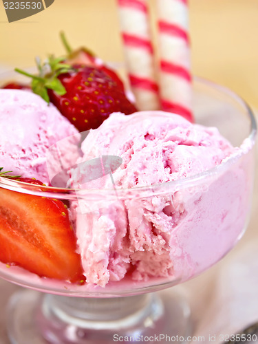 Image of Ice cream strawberry in glass bowl with waffles on board