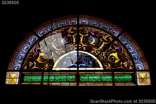 Image of the colored window in the church of chiavari 