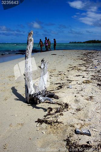 Image of girls in ile du cerfs mauritius