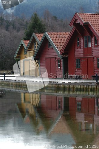 Image of Boathouses_10.04.2005