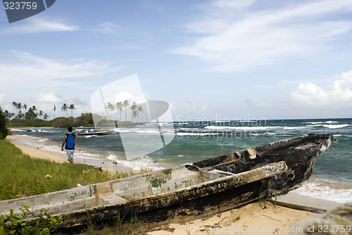 Image of damaged boat on beach nicaragua