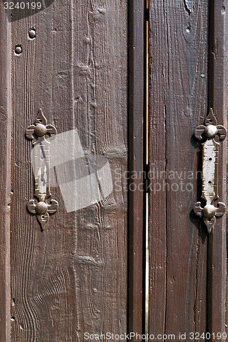 Image of castellanza blur lombardy   n  closed wood italy   cross