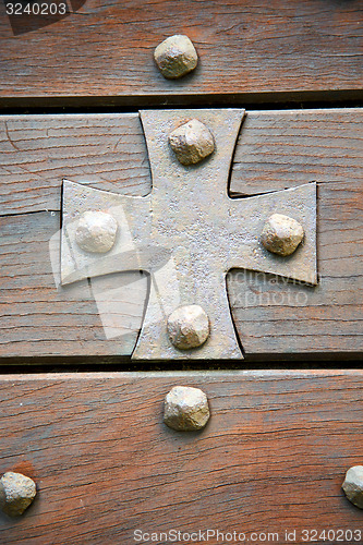 Image of  cross lombardy   arsago   a  door curch  closed  