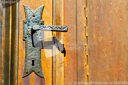 Image of castellanza blur  rusty brass brown knocker d wood  