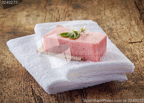 Image of bar of natural strawberry soap and spa towels