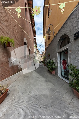 Image of narrow street of the old city in Italy