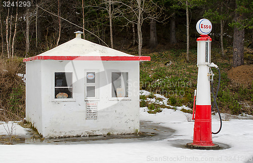 Image of Old concerved ESSO-station