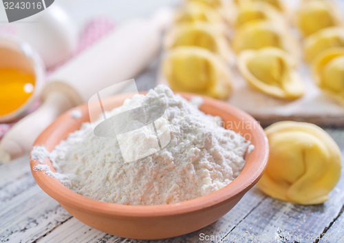 Image of flour and raw pelmeni