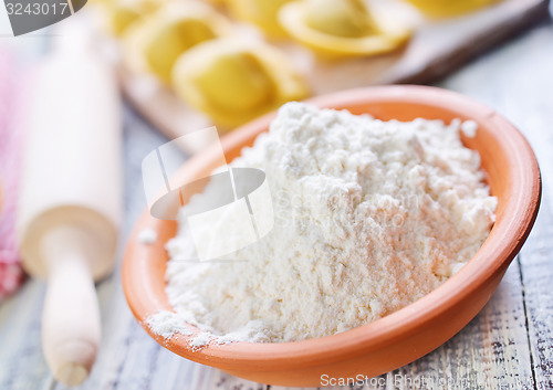 Image of flour and raw pelmeni