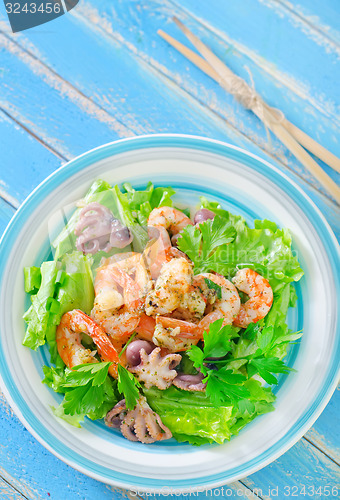 Image of salad with seafood