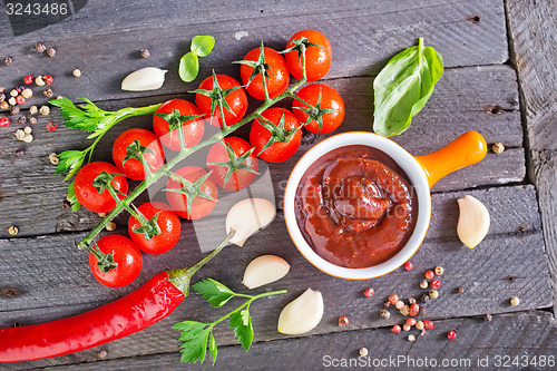 Image of tomato sauce and spice