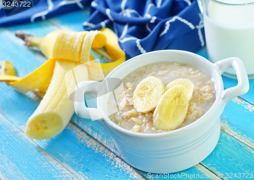 Image of oat flakes with banana
