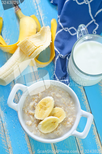 Image of oat flakes with banana