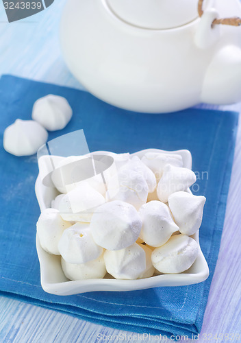 Image of meringue shells